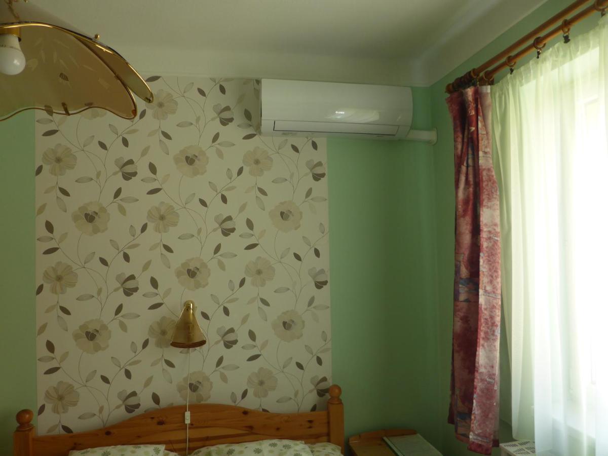 Napfeny Apartman Es Vendeghaz エゲルサローク エクステリア 写真