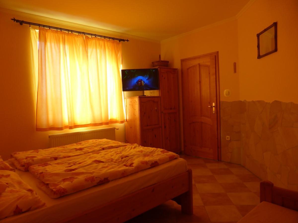 Napfeny Apartman Es Vendeghaz エゲルサローク エクステリア 写真