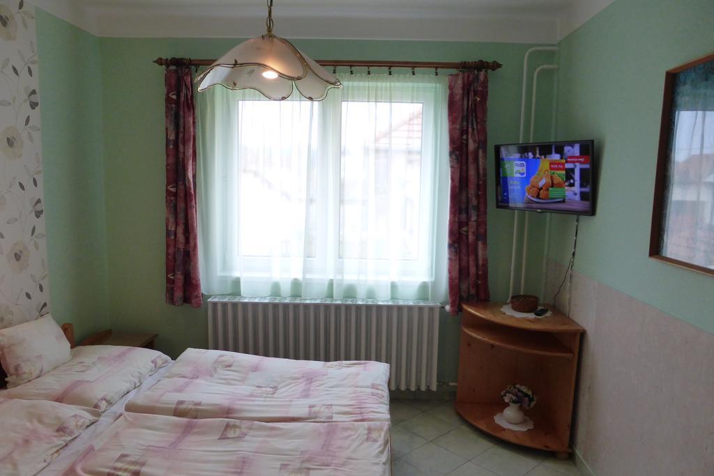 Napfeny Apartman Es Vendeghaz エゲルサローク エクステリア 写真