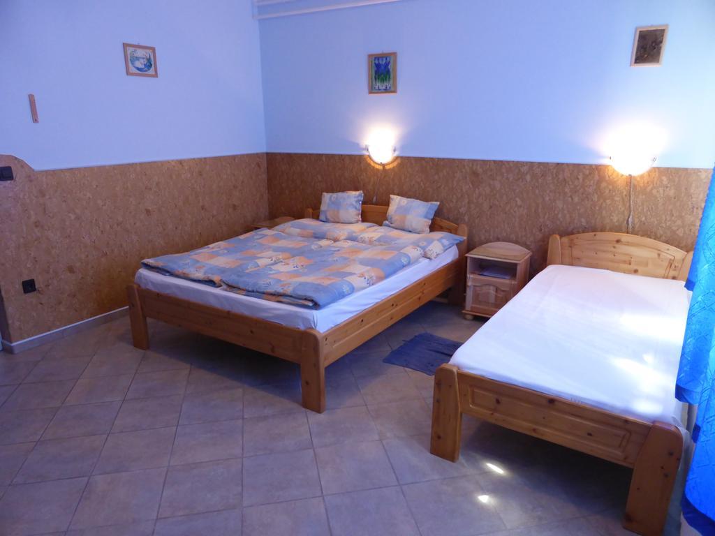 Napfeny Apartman Es Vendeghaz エゲルサローク エクステリア 写真