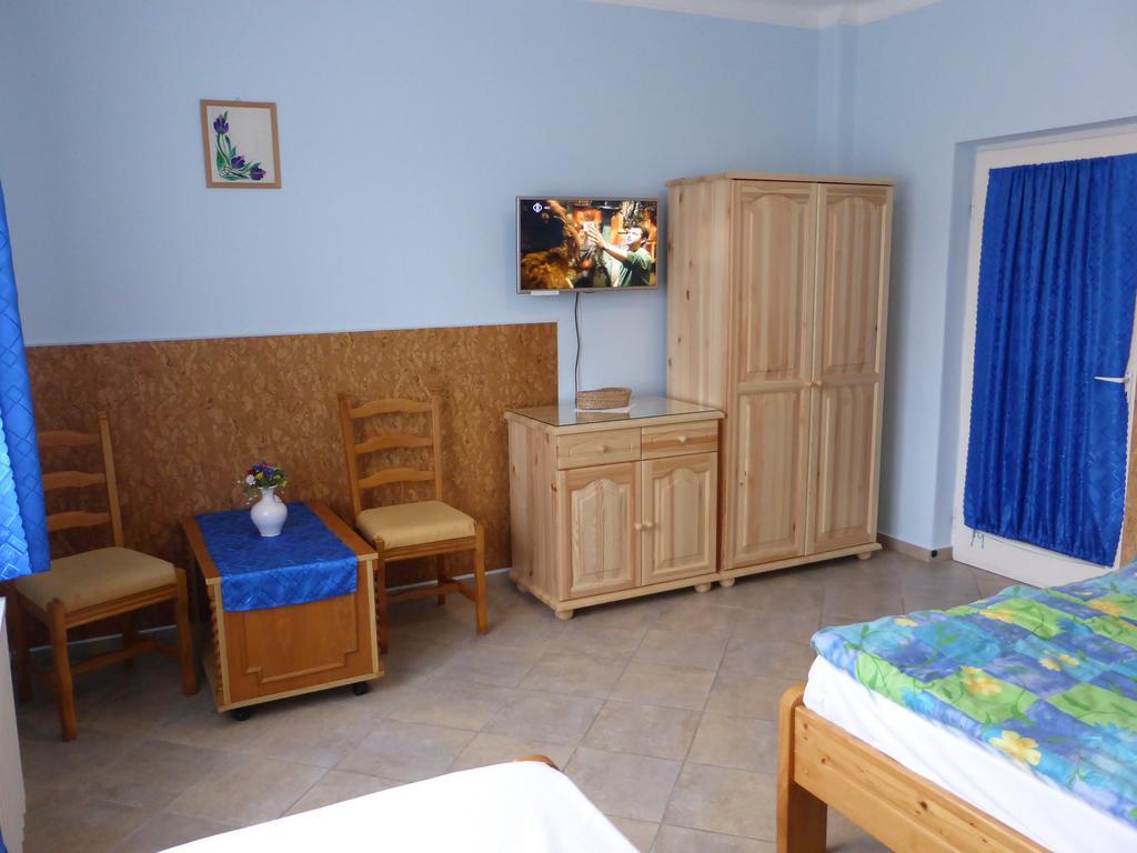 Napfeny Apartman Es Vendeghaz エゲルサローク エクステリア 写真