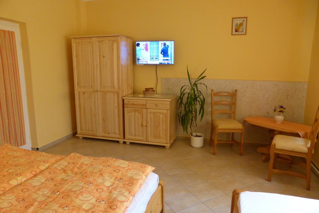 Napfeny Apartman Es Vendeghaz エゲルサローク エクステリア 写真