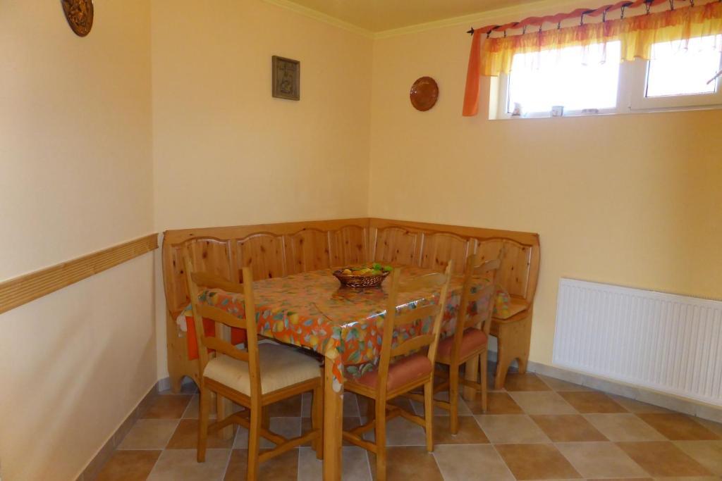 Napfeny Apartman Es Vendeghaz エゲルサローク 部屋 写真
