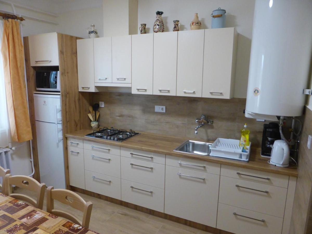 Napfeny Apartman Es Vendeghaz エゲルサローク エクステリア 写真
